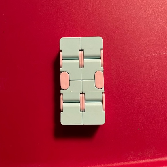 Fidget - Picture 1 of 1